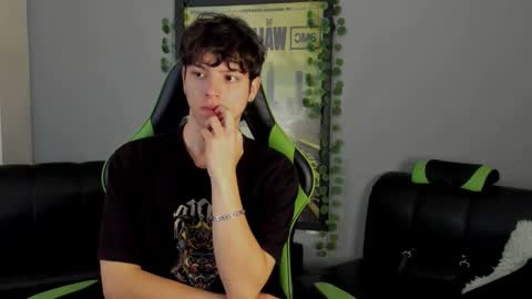 Snapshot of axelraven chatting on 12-24-24, 05:23 Axel Raven online show from 12-24-24, 05:23