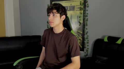 Snapshot of axelraven chatting on 12-26-24, 02:05 Axel Raven online show from 12-26-24, 02:05