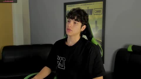 Snapshot of axelraven chatting on 01-02-25, 02:02 Axel Raven online show from 01-02-25, 02:02