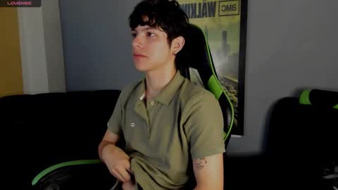 Snapshot of axelraven chatting on 01-03-25, 01:36 Axel Raven online show from 01-03-25, 01:36