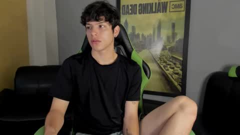 Snapshot of axelraven chatting on 01-08-25, 01:52 Axel Raven online show from 01-08-25, 01:52