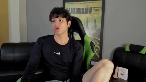 Snapshot of axelraven chatting on 01-10-25, 03:58 Axel Raven online show from 01-10-25, 03:58