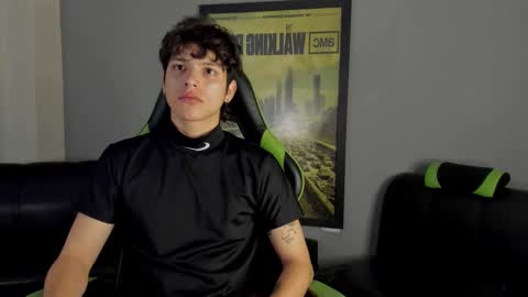 Snapshot of axelraven chatting on 01-13-25, 01:28 Axel Raven online show from 01-13-25, 01:28