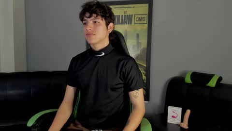 Snapshot of axelraven chatting on 01-13-25, 04:30 Axel Raven online show from 01-13-25, 04:30