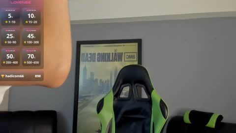 Snapshot of axelraven chatting on 01-17-25, 06:54 Axel Raven online show from 01-17-25, 06:54