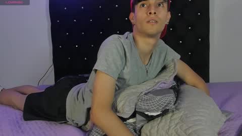 Snapshot of axxxel_twink chatting on 02-19-26, 01:34 Axxxel online show from 02-19-26, 01:34