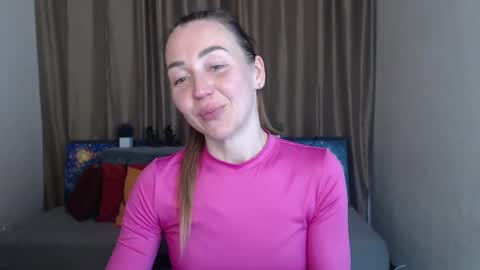 Snapshot of ay_kiss_jully chatting on 03-08-25, 01:25 Jully online show from 03-08-25, 01:25