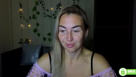 Snapshot of ay_kiss_jully chatting on 09-29-25, 05:29 Jully online show from 09-29-25, 05:29