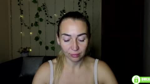 Snapshot of ay_kiss_jully chatting on 10-20-25, 05:35 Jully online show from 10-20-25, 05:35