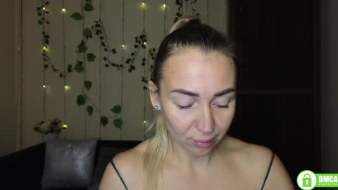 Snapshot of ay_kiss_jully chatting on 10-27-25, 06:45 Jully online show from 10-27-25, 06:45