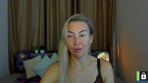 Snapshot of ay_kiss_jully chatting on 11-06-25, 06:53 Jully online show from 11-06-25, 06:53