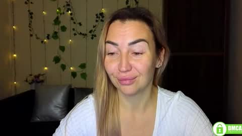 Snapshot of ay_kiss_jully chatting on 11-29-25, 06:33 Jully online show from 11-29-25, 06:33