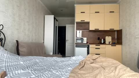 Snapshot of ayaderen chatting on 02-16-25, 10:10 im Aya welcome to my room online show from 02-16-25, 10:10