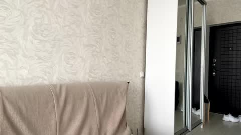 Snapshot of ayaderen chatting on 02-19-25, 06:44 im Aya welcome to my room online show from 02-19-25, 06:44