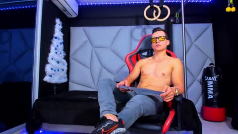 Snapshot of aydenmillerdom chatting on 12-16-24, 07:48 Ayden Miller online show from 12-16-24, 07:48