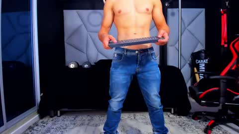 Snapshot of aydenmillerdom chatting on 03-08-25, 01:06 Ayden Miller online show from 03-08-25, 01:06