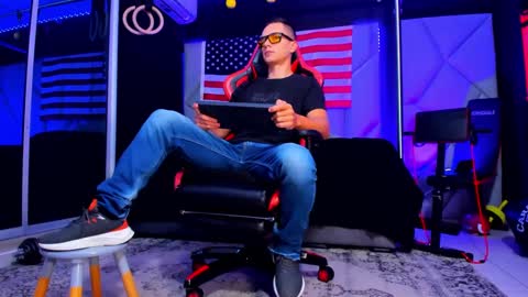 Snapshot of aydenmillerdom chatting on 09-30-25, 02:33 Ayden Miller online show from 09-30-25, 02:33