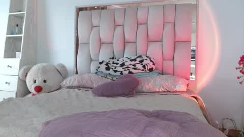 Snapshot of ayleen_m chatting on 11-27-25, 09:06 AYLEEN online show from 11-27-25, 09:06