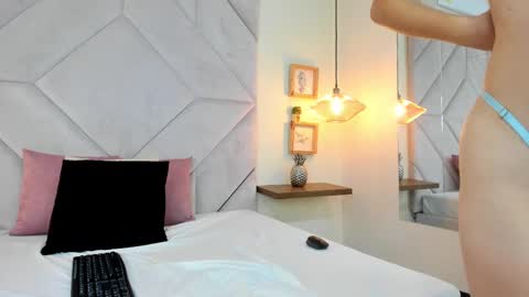 Snapshot of ayleenngray chatting on 12-29-24, 02:42 Ayleen Gray online show from 12-29-24, 02:42