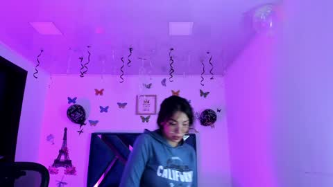 Snapshot of aylin_diazz chatting on 01-27-25, 11:33 Aylin online show from 01-27-25, 11:33