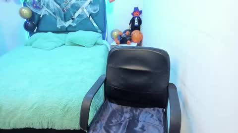 Snapshot of aylin_diazz chatting on 10-27-25, 01:48 Aylin online show from 10-27-25, 01:48