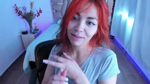 Snapshot of aylin_diazz chatting on 11-29-25, 02:20 Aylin online show from 11-29-25, 02:20