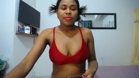 Snapshot of aynaraross1 chatting on 02-02-25, 04:59 aynaraross1 online show from 02-02-25, 04:59