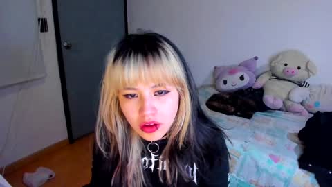 Azu Moure online show from 12-12-24, 02:26