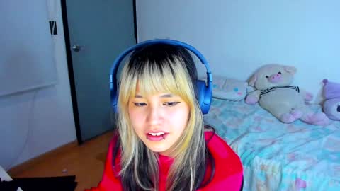 Azu Moure online show from 12-24-24, 04:22