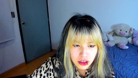 Azu Moure online show from 01-04-25, 06:41