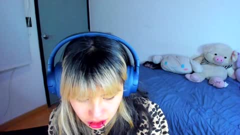 Azu Moure online show from 01-04-25, 09:43