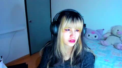 Azu Moure online show from 01-13-25, 05:44