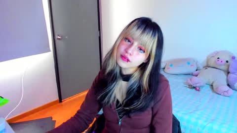 Azu Moure online show from 01-18-25, 03:59