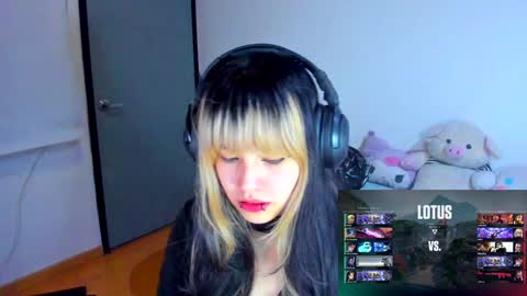 Azu Moure online show from 01-20-25, 08:30