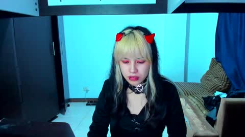 Azu Moure online show from 02-15-25, 08:22