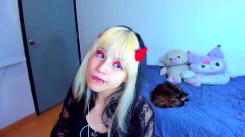 Azu Moure online show from 02-18-25, 10:38