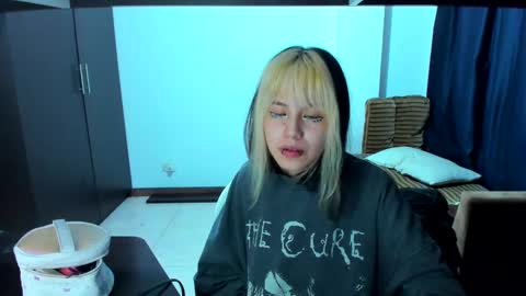 Azu Moure online show from 02-23-25, 11:00