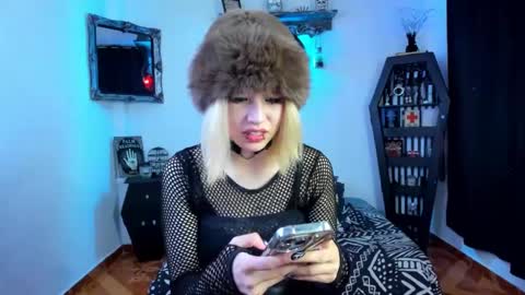 Azu Moure online show from 10-03-25, 08:06