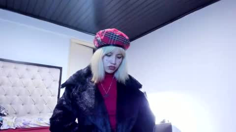 Azu Moure online show from 10-18-25, 02:47