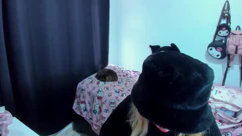 Azu Moure online show from 01-05-26, 07:17