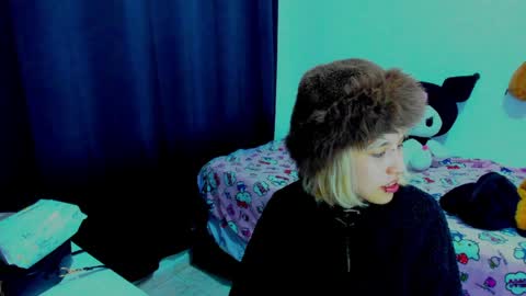 Azu Moure online show from 03-27-26, 04:18