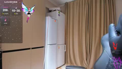 Snapshot of azure_moon chatting on 11-28-25, 03:04 azure_moon online show from 11-28-25, 03:04