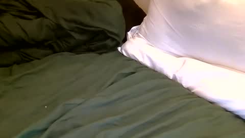 Snapshot of azuregoddess chatting on 06-04-26, 04:18 azuregoddess online show from 06-04-26, 04:18