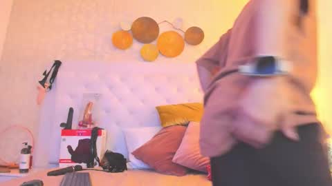 Snapshot of b3k_afrodict chatting on 10-27-25, 03:43 Anny online show from 10-27-25, 03:43