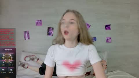 Snapshot of b4by_emilia chatting on 09-17-25, 05:20 b4by_emilia online show from 09-17-25, 05:20