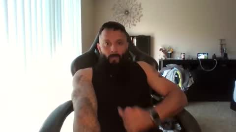 Snapshot of b713htx chatting on 09-28-25, 04:01 Miguel online show from 09-28-25, 04:01