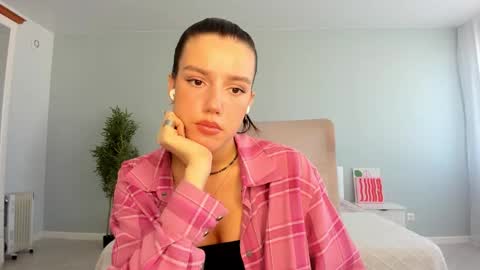 Monica online show from 09-26-25, 06:17