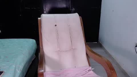 Snapshot of babby_swet chatting on 11-12-25, 12:05 babby_swet online show from 11-12-25, 12:05