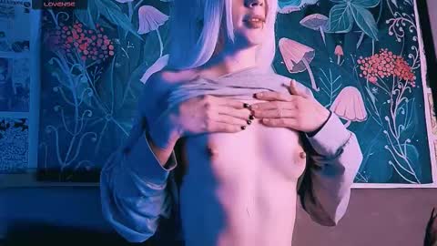 Snapshot of babe_moister chatting on 09-18-25, 09:22 babe_moister online show from 09-18-25, 09:22