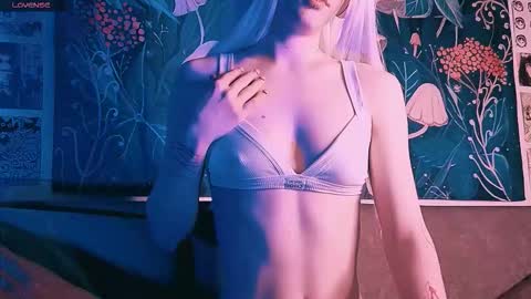 Snapshot of babe_moister chatting on 09-23-25, 08:28 babe_moister online show from 09-23-25, 08:28